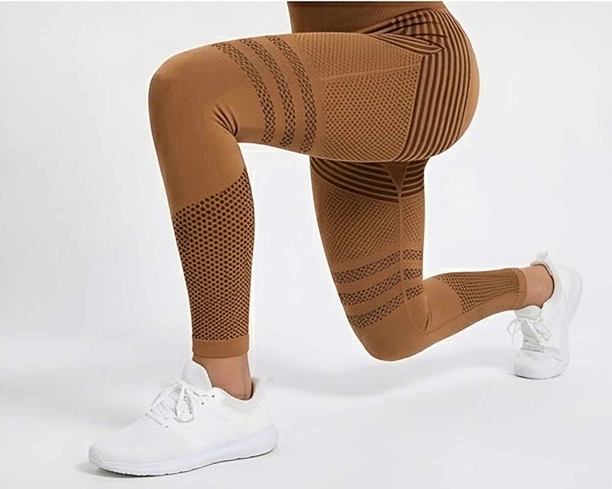 Legging sculptant 3D café, détail en fente