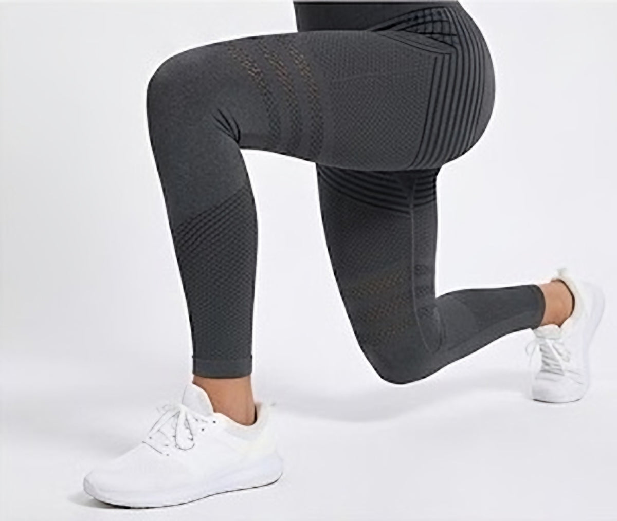 Legging sculptant 3D gris anthracite, détail en fente